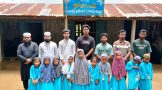 উত্তর নাইল্যাছড়িতে শিক্ষার্থীদের মাঝে পাঞ্জাবি ও নাস্তা বিতরণ