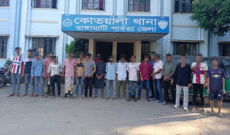 কোতয়ালী থানার বিশেষ অভিযানে কিশোর, মাদক কারবারি ও অনলাইন জুয়ায় জড়িতসহ ৩৫ জন আটক